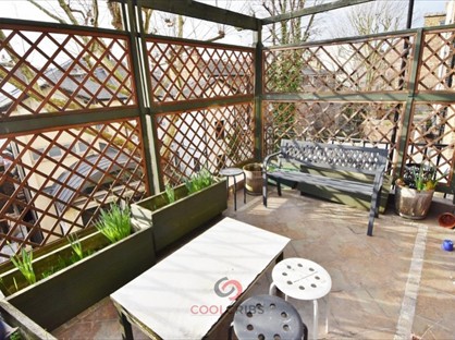 Studio Flat, Kensington Gardens Square, W2