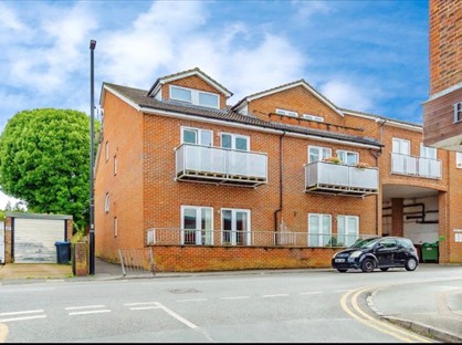 1 Bed Flat, Holm Court, CR3