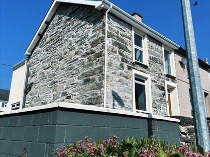 4 Bed End Terrace, Osmond Lane, LL49