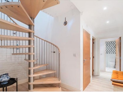 3 Bed Flat, Bonham Gate, KT12