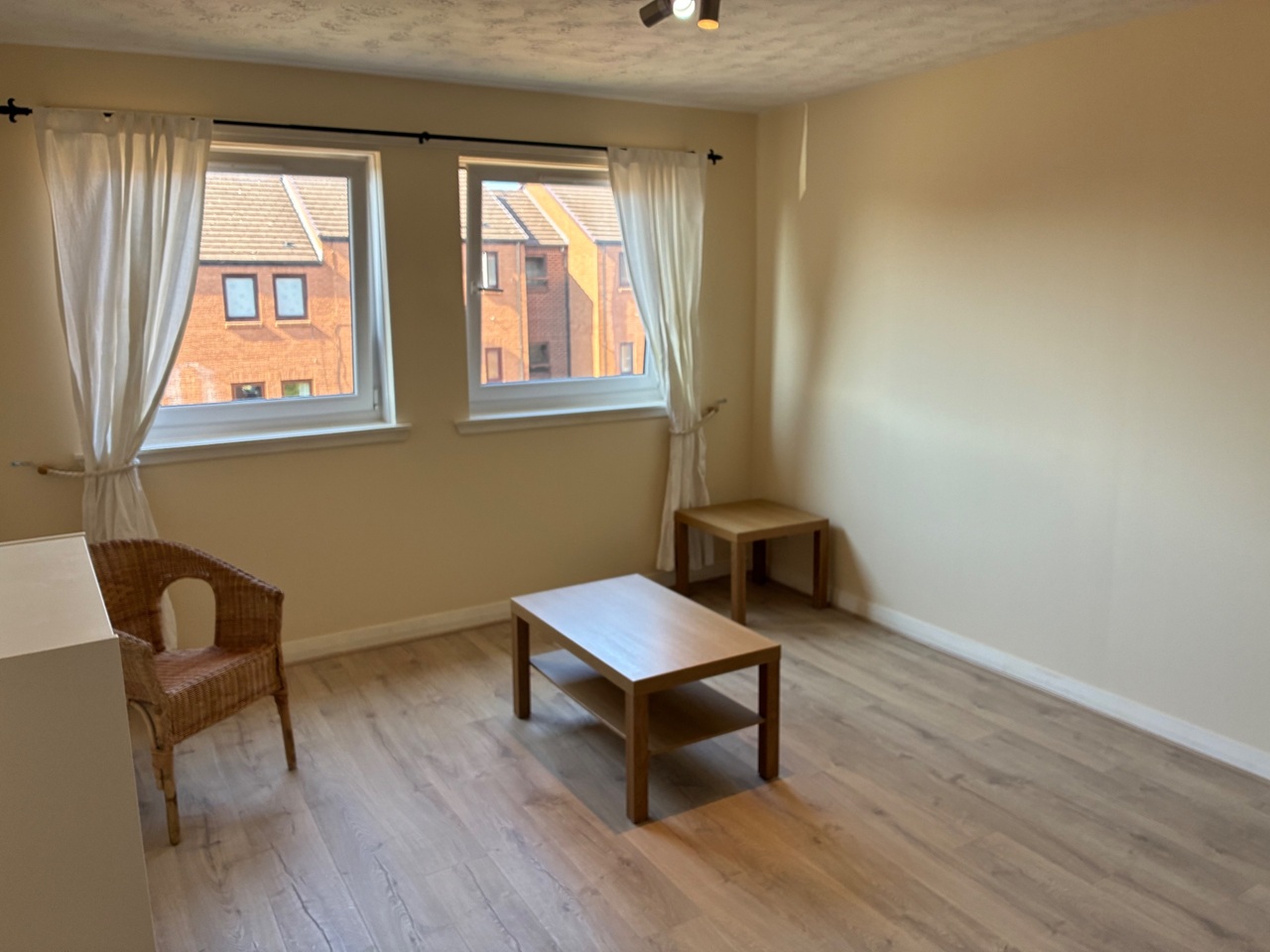 2 Bed Flat, White Park, EH11 photo 3