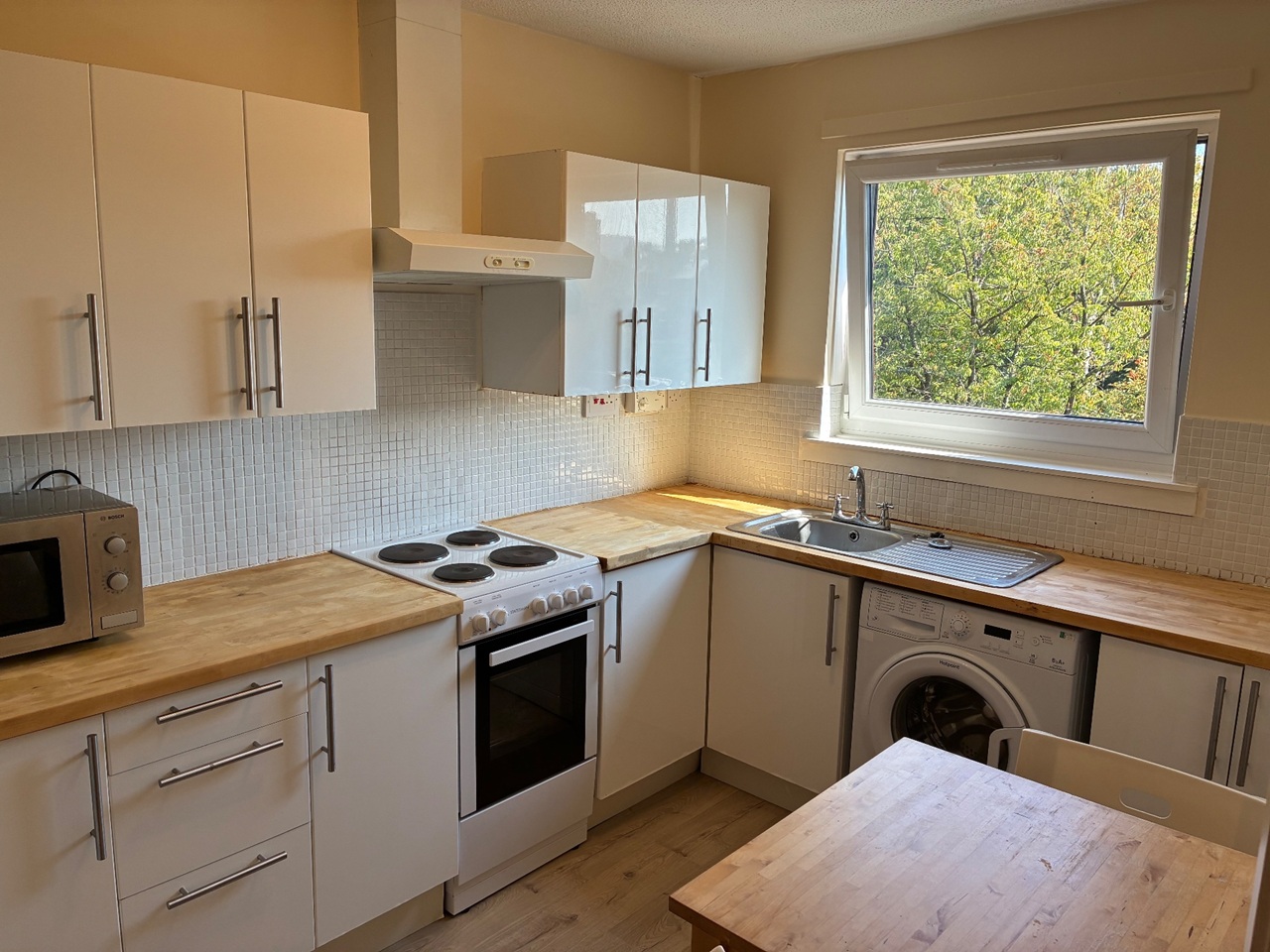 2 Bed Flat, White Park, EH11 photo 5