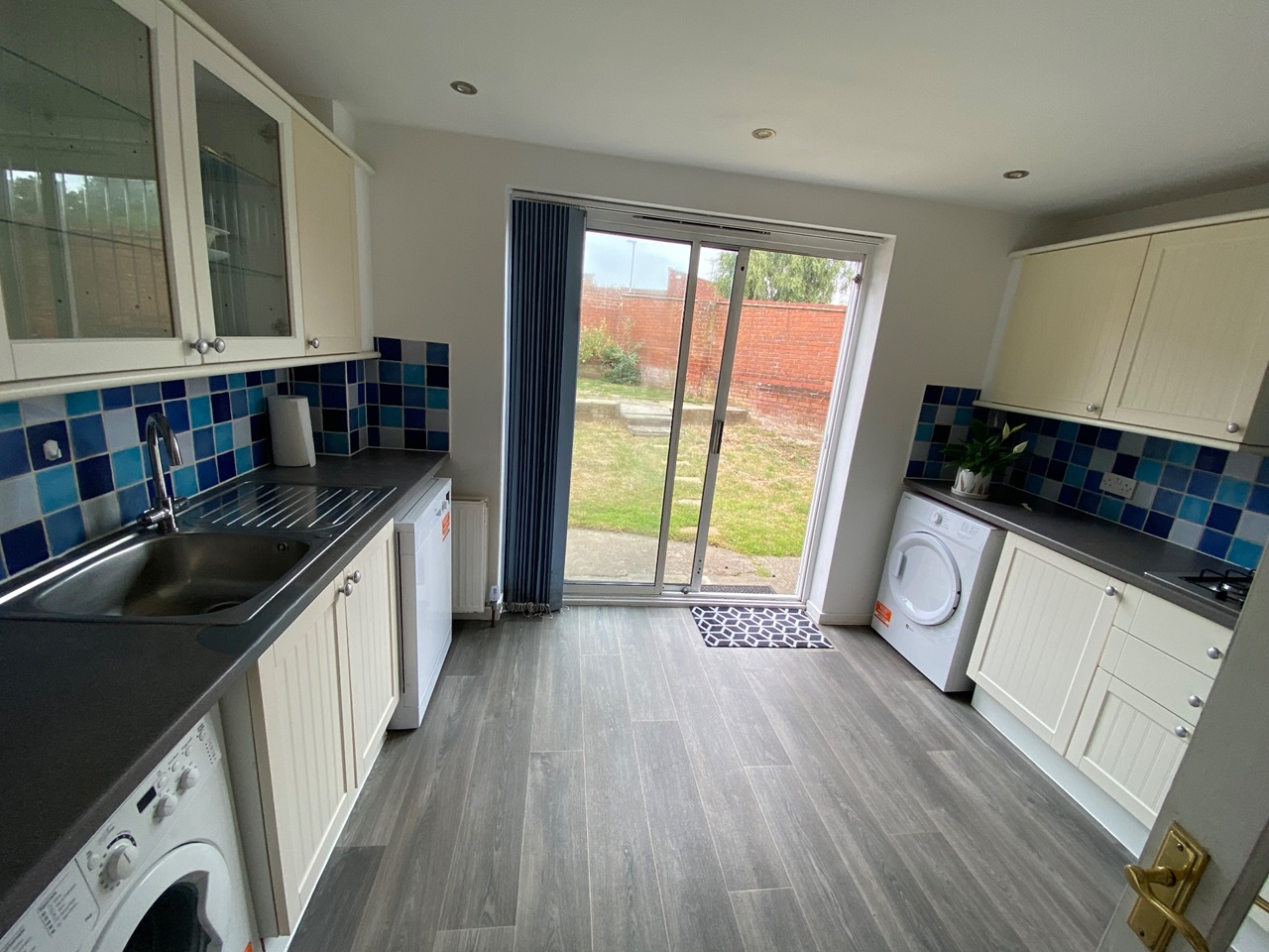 Lower Earley, Reading - 2 Bed End Terrace, Chilcombe Way, RG6 - To Rent ...