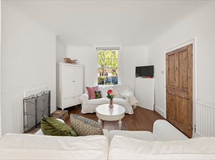 2 Bed Terraced House, Gloucester Place, SL4