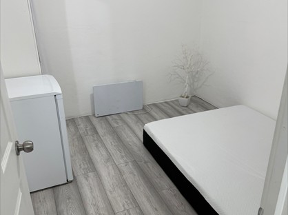 Studio Flat, Petten Grove, BR5
