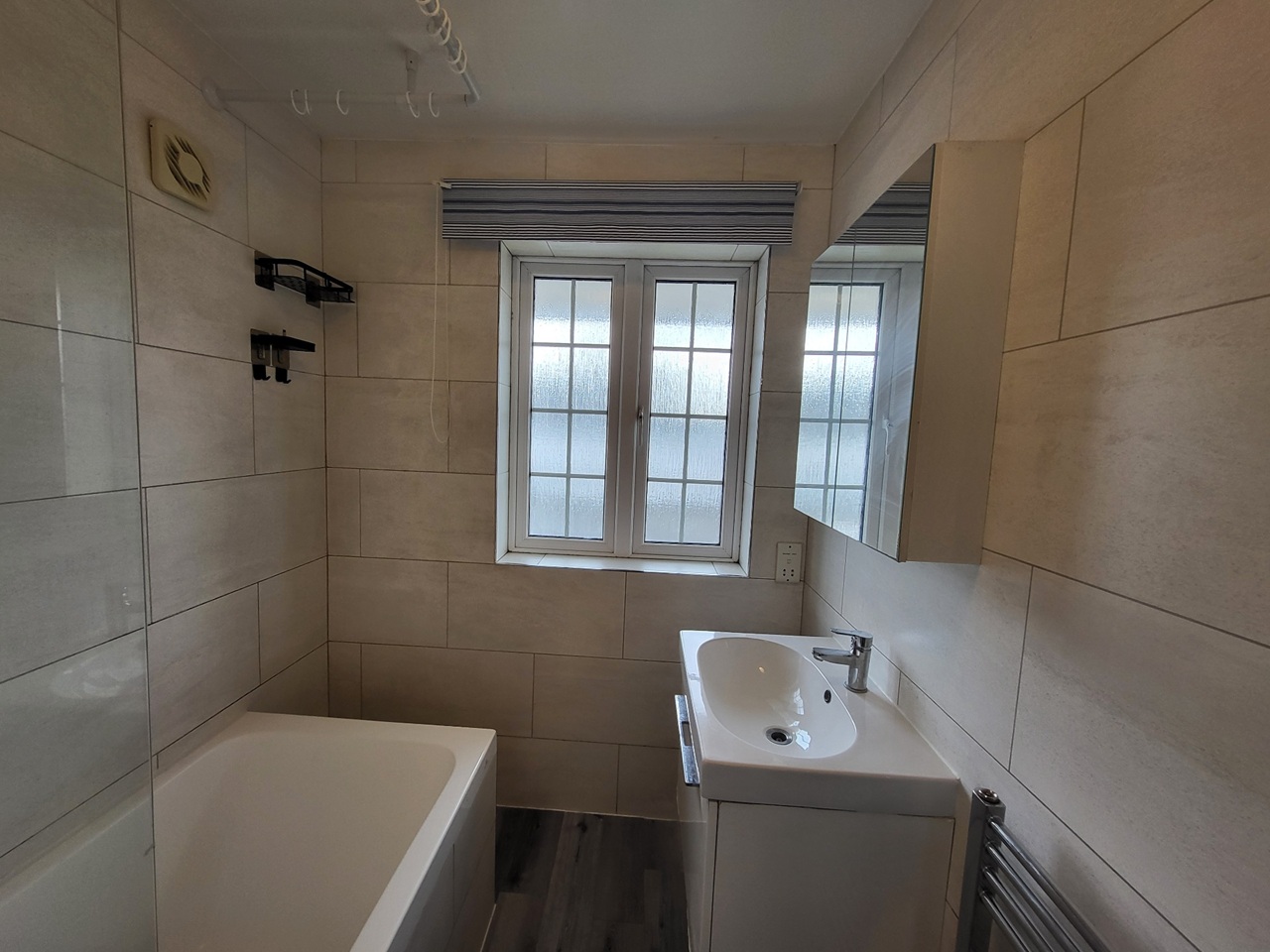 Edgware - Room in a Shared House, Mille Ridge, HA8 - To Rent Now for £ ...