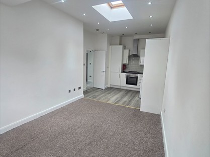 2 Bed Flat, The Retreat, CR7