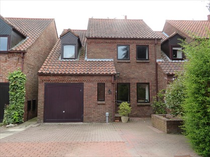 3 Bed Semi-Detached House, Waltham Lane, HU17