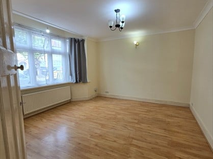 1 Bed Flat, Crownfield Avenue, IG2