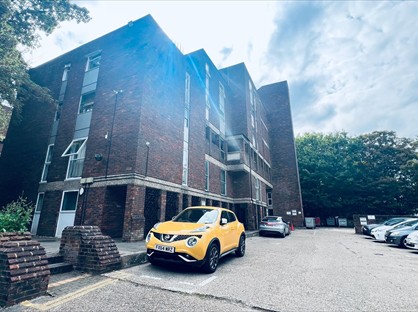 1 Bed Flat, Downs Road, LU1