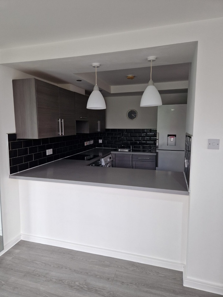 2 Bed Flat, Conway Street, L5 photo 3