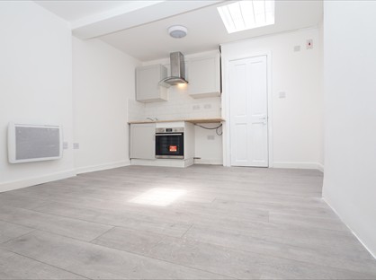 Studio Flat, Lynmouth Road, N16