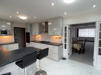 5 Bed Semi-Detached House, Gledwood Gardens, UB4