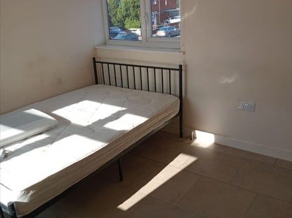 1 Bed Detached House, Forest Road, DA8