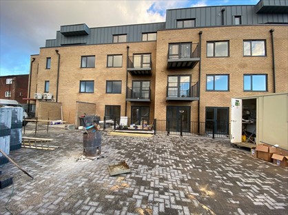 3 Bed Flat, Brampton Court, UB2