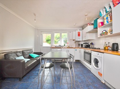 5 Bed Semi-Detached House, Pedlars Walk, N7