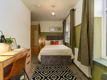 Room in a Shared Flat, Crown Lane, BL6