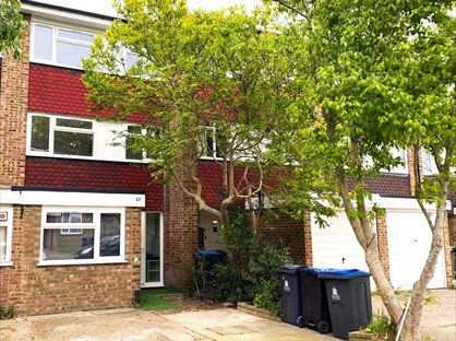 Room in a Shared House, Howard Road, KT5