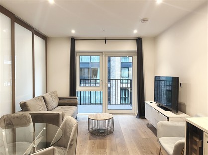 Studio Flat, Lockgate Road, SW6