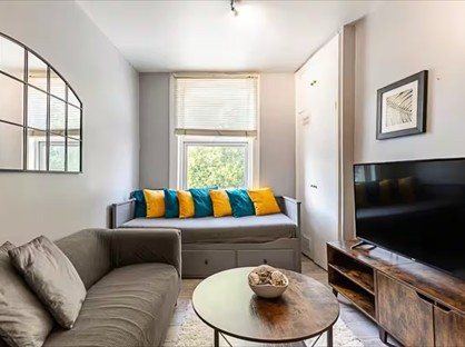 3 Bed Flat, Balham High Road, SW12