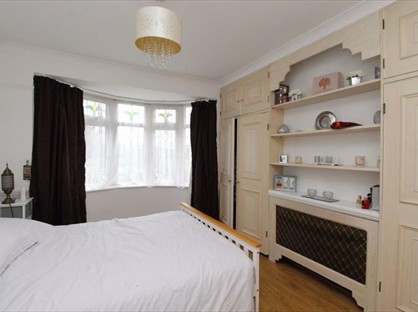 5 Bed Semi-Detached House, South Park Terrace, IG1