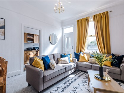 5 Bed Terraced House, Southgate, WF8