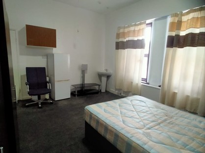 Room in a Shared House, Aldborough Road South, IG3