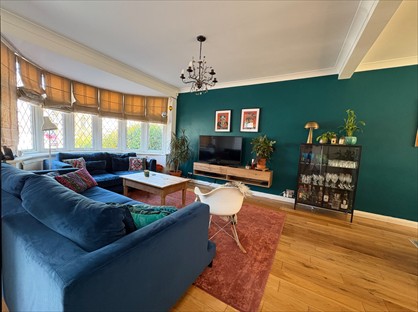3 Bed Semi-Detached House, Lincoln Avenue, N14
