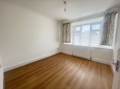 3 Bed Flat, Chadwell Heath Lane, RM6