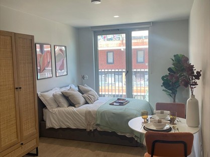 Studio Flat, Victoria Road, TW13