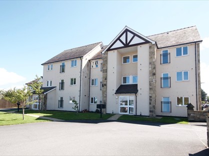 2 Bed Flat, Rehoboth Court, LL11