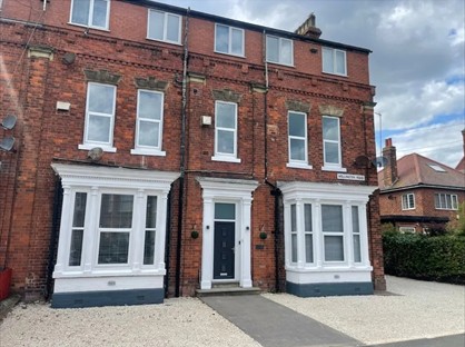 2 Bed Flat, Wellington Road, YO15