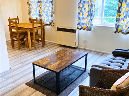 2 Bed Flat, Abbots Rise, RH1