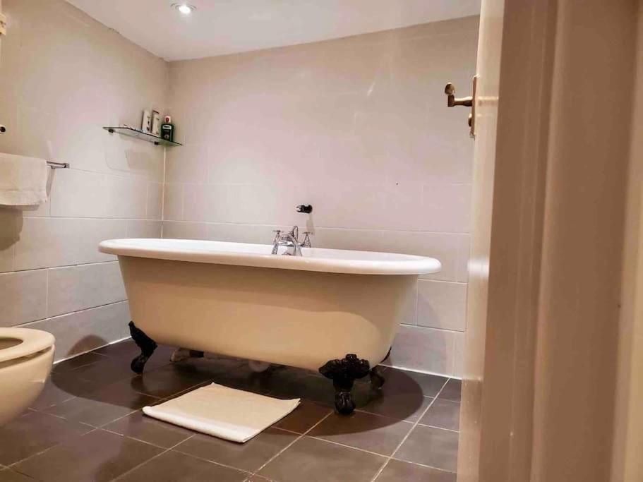2 Bed Flat, Warren Street, W1T, N1 7GU