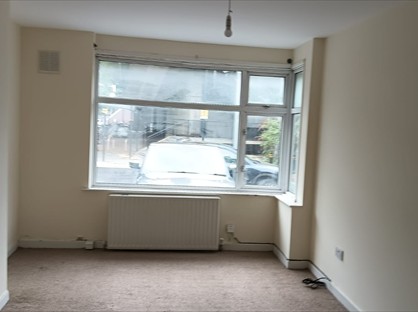 3 Bed Terraced House, Teasel Crescent, SE28