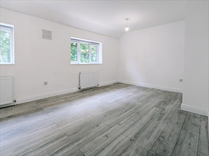 2 Bed Semi-Detached House, Amherst Close, BR5