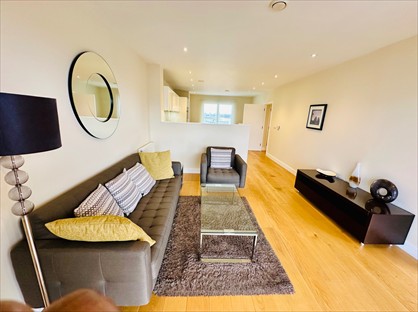 2 Bed Flat, Peartree Way, SE10