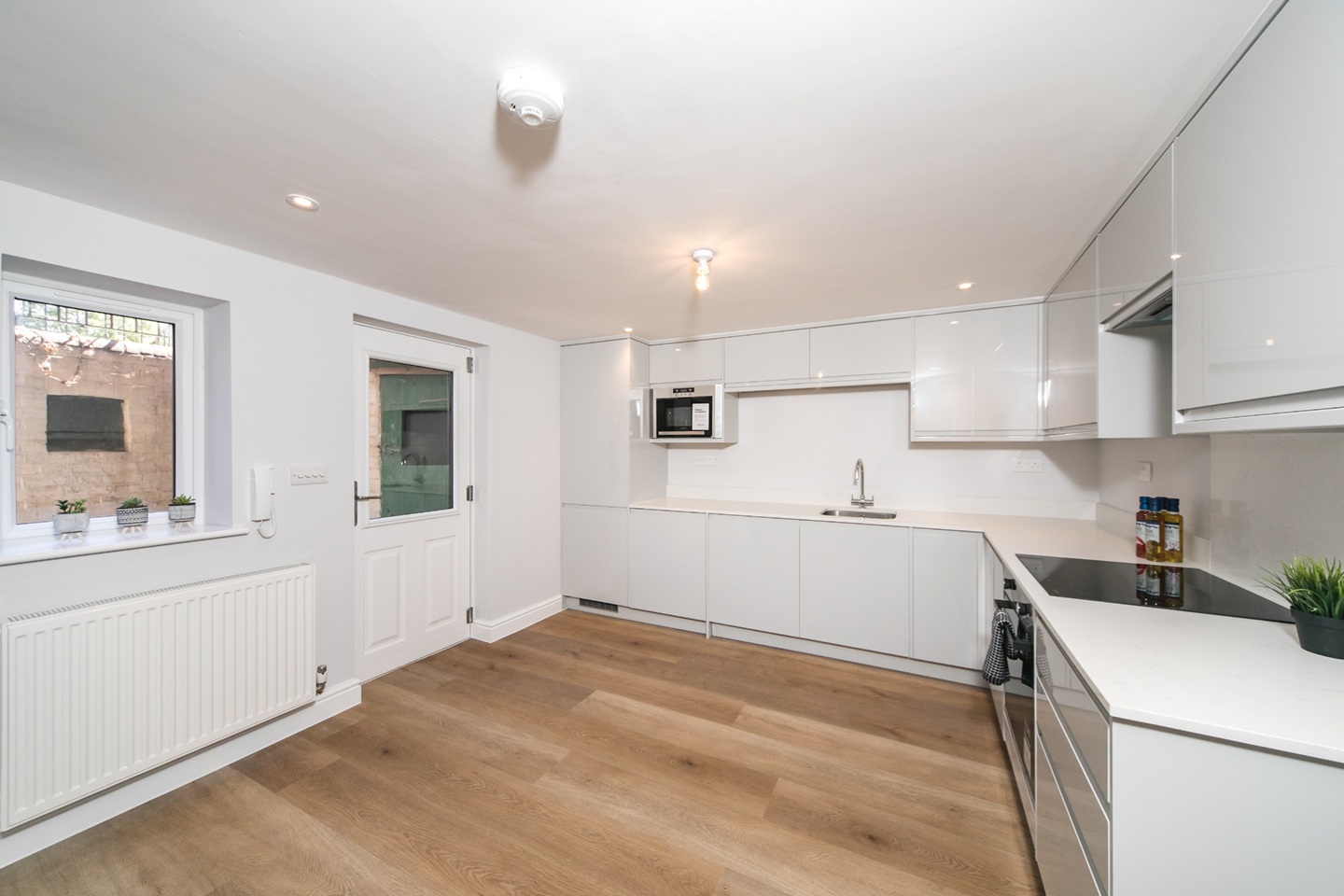 2 Bed Flat, North House, RG1 photo 3