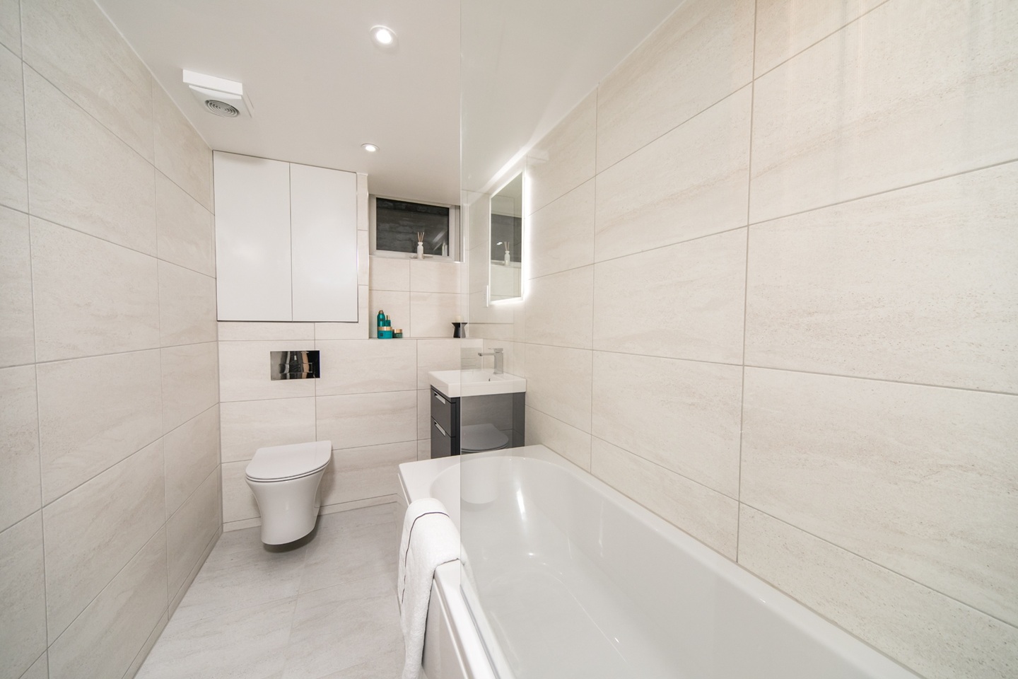 2 Bed Flat, North House, RG1 photo 4