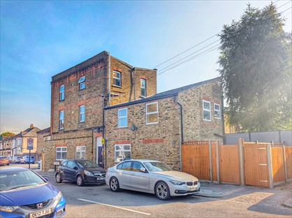 1 Bed Flat, Lancaster Road, EN2