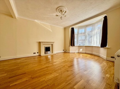 3 Bed Terraced House, Grangeway Gardens, IG4