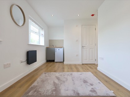 Studio Flat, Veryan Close, BR5