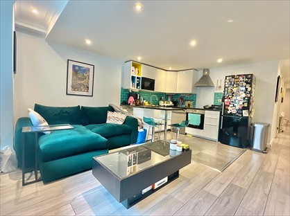 1 Bed Flat, Bridgehouse Court, SE1