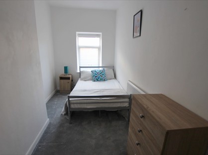 Room in a Shared House, Ashton Road, SK14