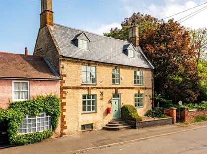 5 Bed End Terrace, High Street, NN9