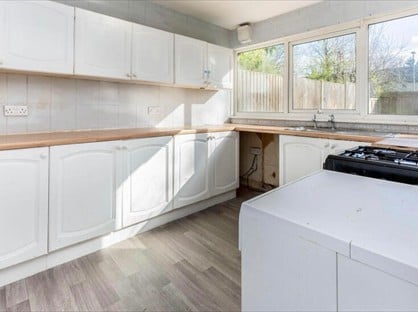3 Bed Terraced House, Crispin Road, MK13