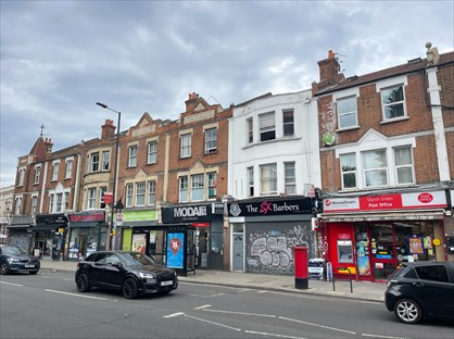 Studio Flat, Askew Road, W12