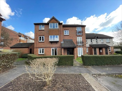2 Bed Flat, Knowles Close, UB7
