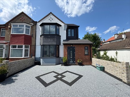 4 Bed Semi-Detached House, Laburnum Grove, TW3