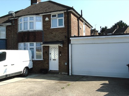 3 Bed Semi-Detached House, Meyrick Avenue, LU1
